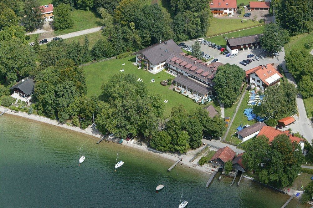 Landhotel Huber-am-See-Luftaufnahme.jpg