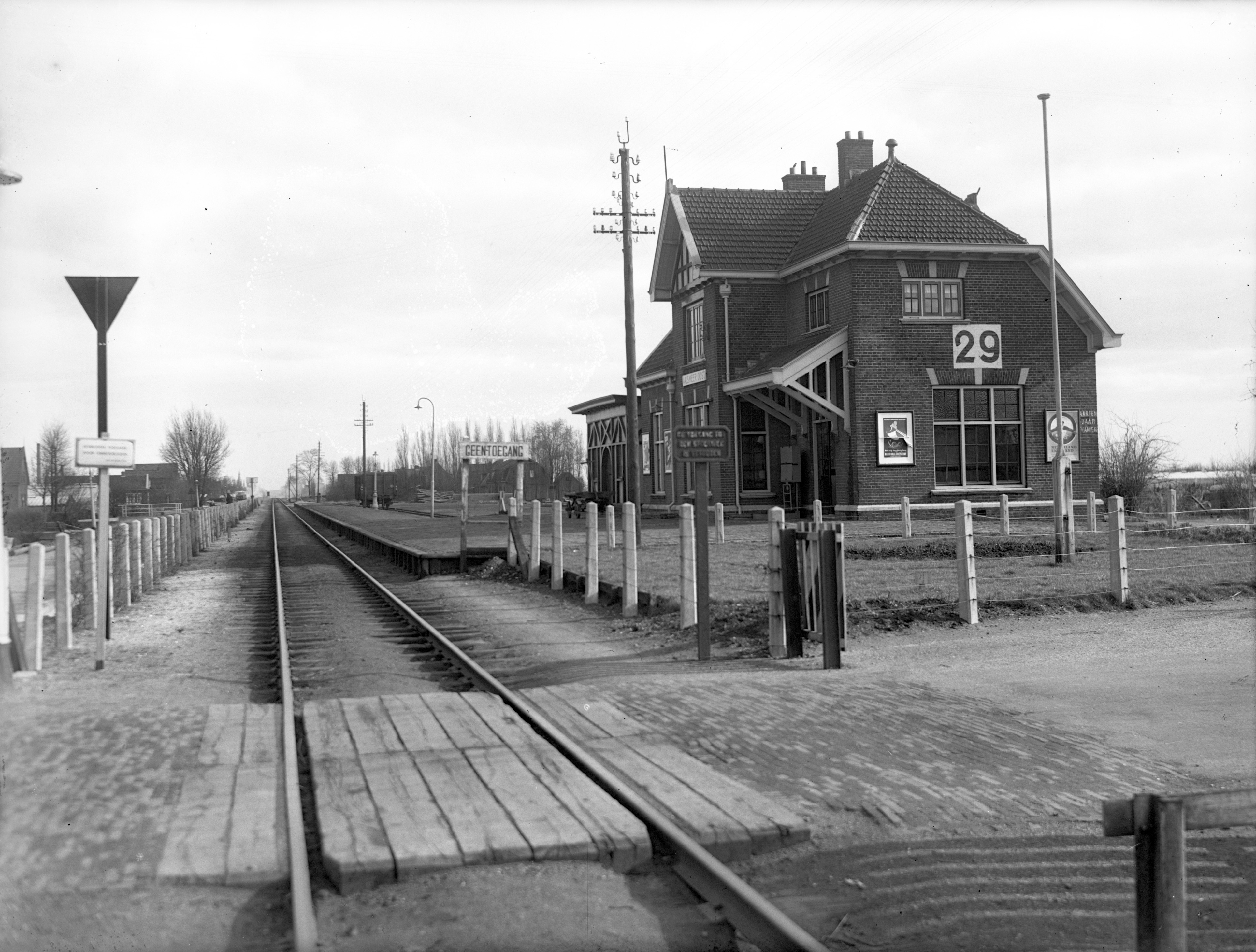 HUA-154569-Gezicht_op_het_N.S.-station_Aalsmeer_Oost_te_Aalsmeer.jpg