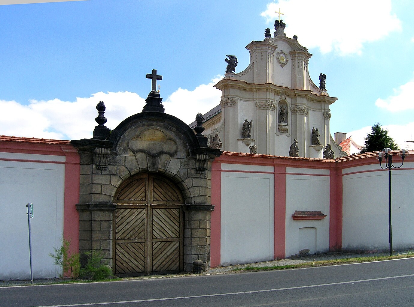 Osek_Monastery_2.jpg