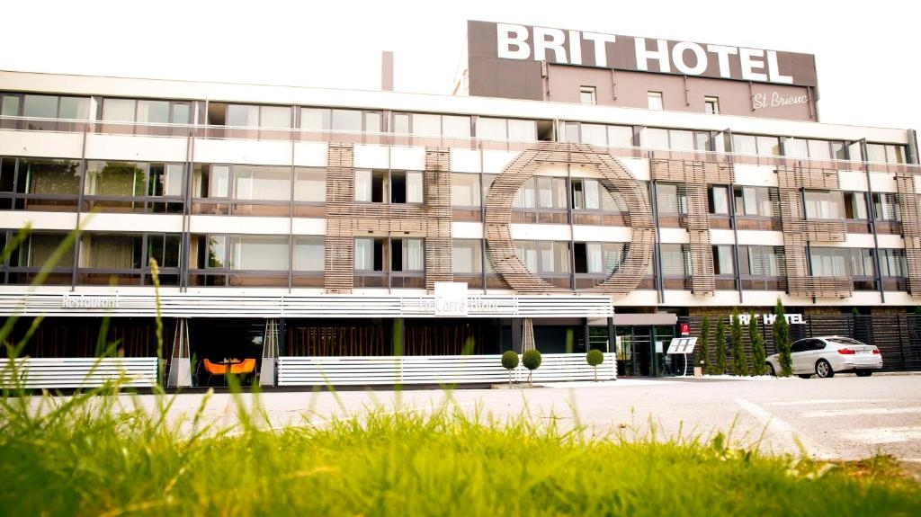 brit hotel 1.jpg