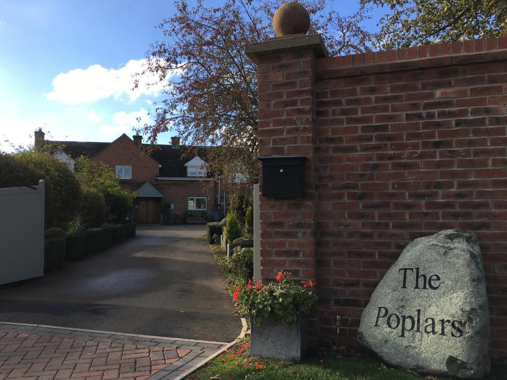 01-08 The Poplars Newbold on Stour.png